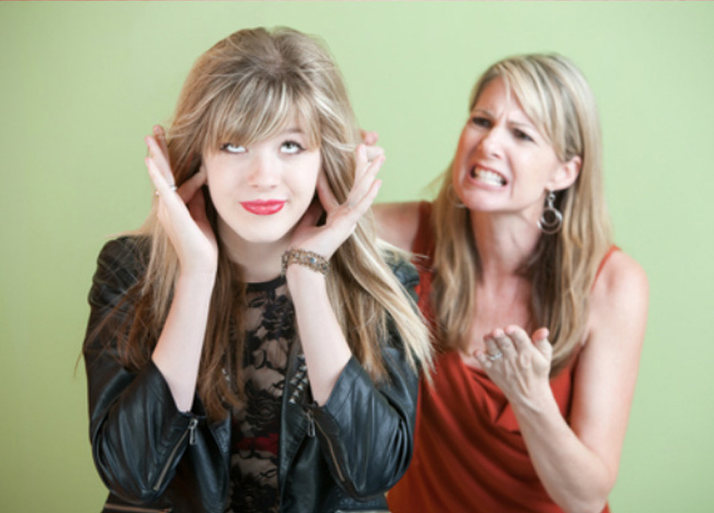 teen-ingnoring-mom Dallas mom and daughter counseling TX, Fort Worth mom and daughter bonding therapy, Arlington relationship therapy Texas